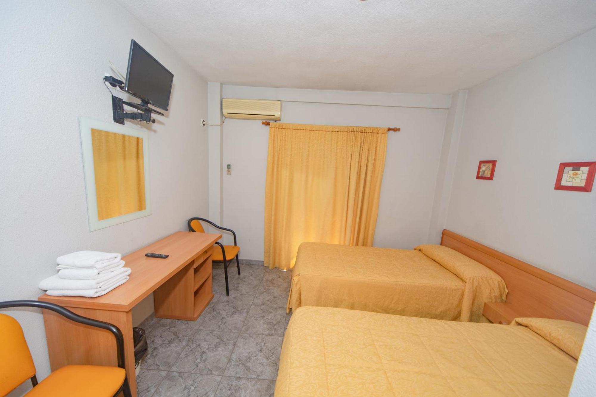 Hostal Virginia Favareta Eksteriør bilde